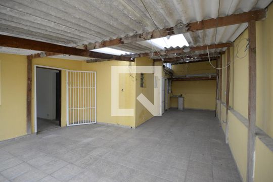 Quintal de casa à venda com 2 quartos, 150m² em Vila Carmem, São Paulo