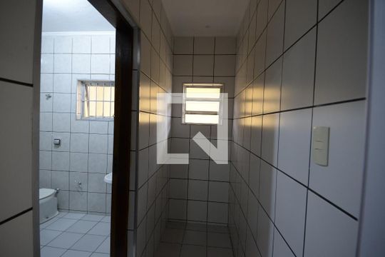 Banheiro de casa à venda com 2 quartos, 150m² em Vila Carmem, São Paulo