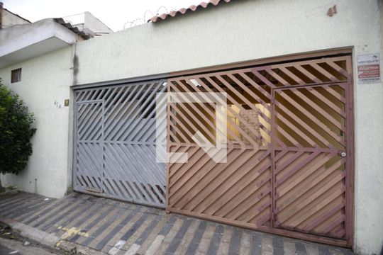 Fachada de casa à venda com 2 quartos, 150m² em Vila Carmem, São Paulo