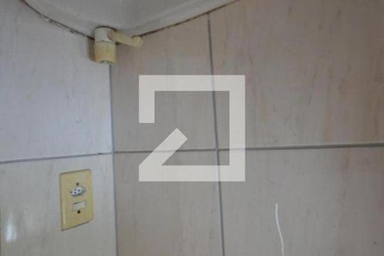 Banheiro de kitnet/studio para alugar com 1 quarto, 12m² em Vila Valqueire, Rio de Janeiro