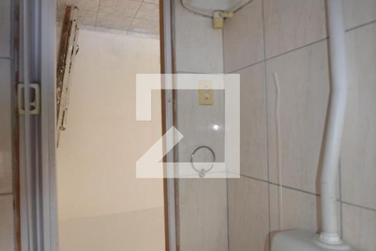 Banheiro de kitnet/studio para alugar com 1 quarto, 12m² em Vila Valqueire, Rio de Janeiro