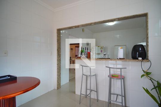 Copa de casa para alugar com 3 quartos, 240m² em Jardim Lindóia, Porto Alegre