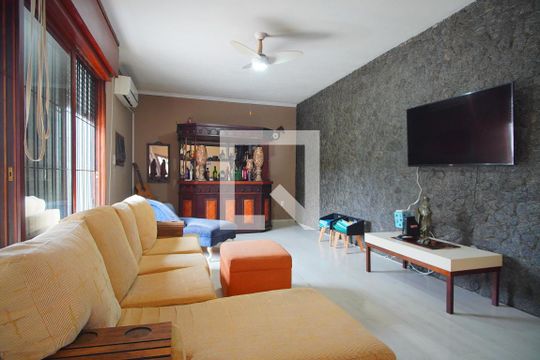 Casa para alugar com 3 quartos, 240m² em Jardim Lindóia, Porto Alegre
