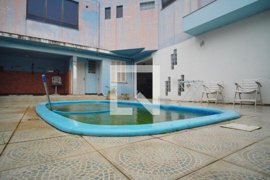 Pátio - Piscina de casa para alugar com 3 quartos, 240m² em Jardim Lindóia, Porto Alegre