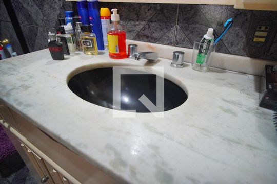 Banheiro da Suíte 1 de casa para alugar com 3 quartos, 240m² em Jardim Lindóia, Porto Alegre
