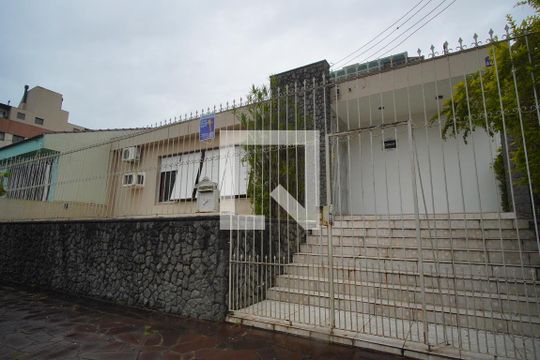 Fachada de casa para alugar com 3 quartos, 240m² em Jardim Lindóia, Porto Alegre