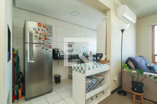 Cozinha de apartamento à venda com 2 quartos, 62m² em Vila Jardim, Porto Alegre