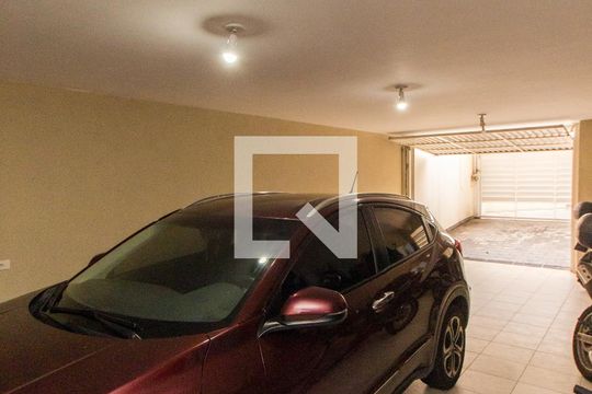 Garagem de casa à venda com 3 quartos, 204m² em Jardim Leonor Mendes de Barros, São Paulo