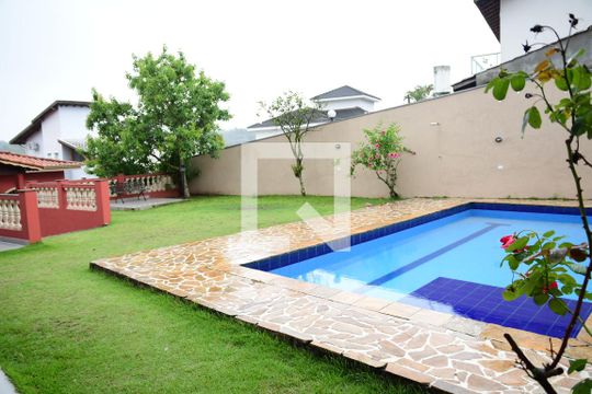 Quintal de casa para alugar com 4 quartos, 260m² em Gramado, Cotia