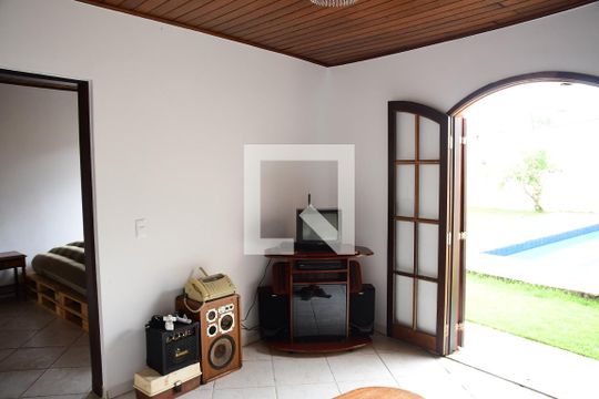 Suíte externa de casa para alugar com 4 quartos, 260m² em Gramado, Cotia