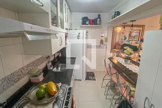 Cozinha e Área de Serviço de apartamento à venda com 2 quartos, 60m² em Pompeia, São Paulo
