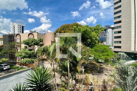 Vista da Rua de casa para alugar com 7 quartos, 500m² em Santa Lúcia, Belo Horizonte