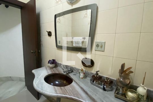 Banheiro Social de casa para alugar com 7 quartos, 500m² em Santa Lúcia, Belo Horizonte