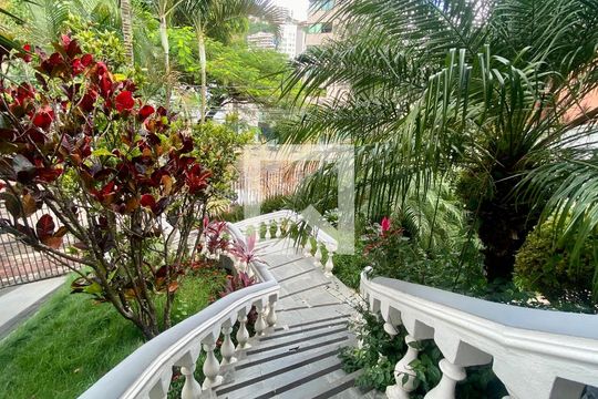 Jardim de casa para alugar com 7 quartos, 500m² em Santa Lúcia, Belo Horizonte