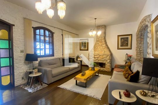 Sala 1 de casa para alugar com 7 quartos, 500m² em Santa Lúcia, Belo Horizonte