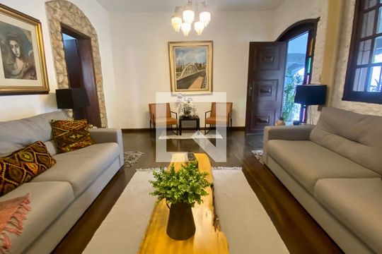 Sala 1 de casa para alugar com 7 quartos, 500m² em Santa Lúcia, Belo Horizonte