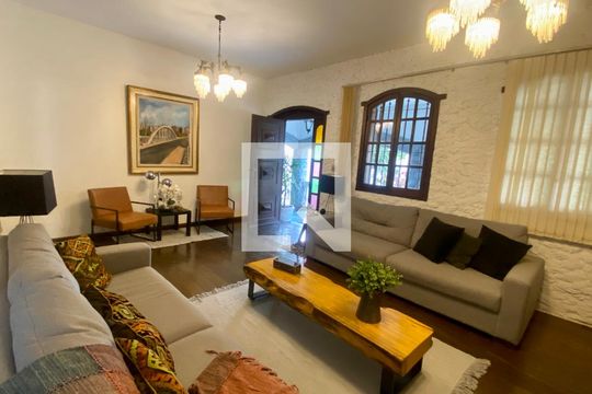 Casa para alugar com 7 quartos, 500m² em Santa Lúcia, Belo Horizonte