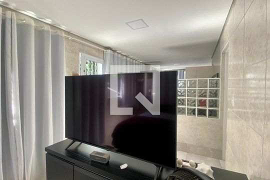Quarto 6 de casa para alugar com 7 quartos, 500m² em Santa Lúcia, Belo Horizonte