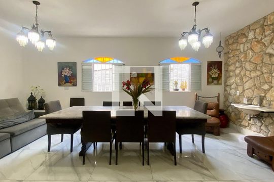 Sala 2 de casa para alugar com 7 quartos, 500m² em Santa Lúcia, Belo Horizonte