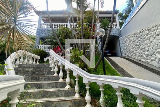Fachada de casa para alugar com 7 quartos, 500m² em Santa Lúcia, Belo Horizonte
