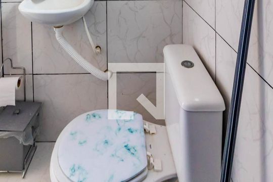 Banheiro de casa à venda com 2 quartos, 150m² em Piratininga, Niterói