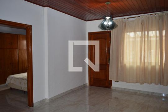 Casa à venda com 3 quartos, 400m² em Vila Dom Pedro I, São Paulo