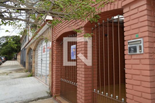 Fachada de casa à venda com 3 quartos, 400m² em Vila Dom Pedro I, São Paulo