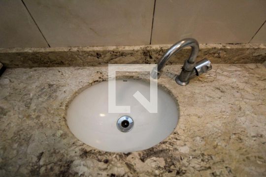 Banheiro de apartamento à venda com 2 quartos, 58m² em Vila Mariana, São Paulo