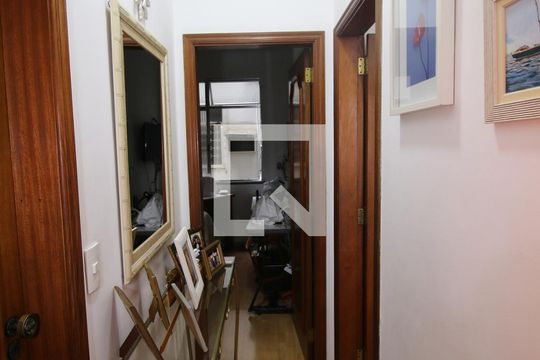 Corredor de apartamento à venda com 3 quartos, 60m² em Bonsucesso, Rio de Janeiro