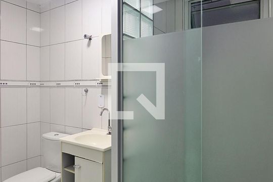 Banheiro de apartamento à venda com 3 quartos, 64m² em Jardim Utinga, Santo André
