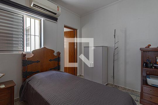 Suíte de casa à venda com 3 quartos, 220m² em Bosque da Saúde, São Paulo
