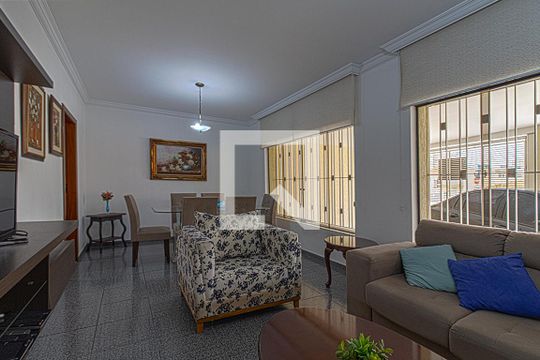 Casa à venda com 3 quartos, 220m² em Bosque da Saúde, São Paulo