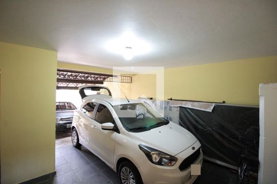 Garagem de casa à venda com 4 quartos, 360m² em São João Batista (venda Nova), Belo Horizonte