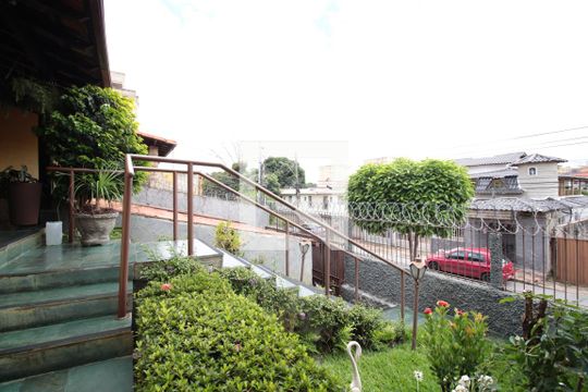 Fachada de casa à venda com 4 quartos, 360m² em São João Batista (venda Nova), Belo Horizonte