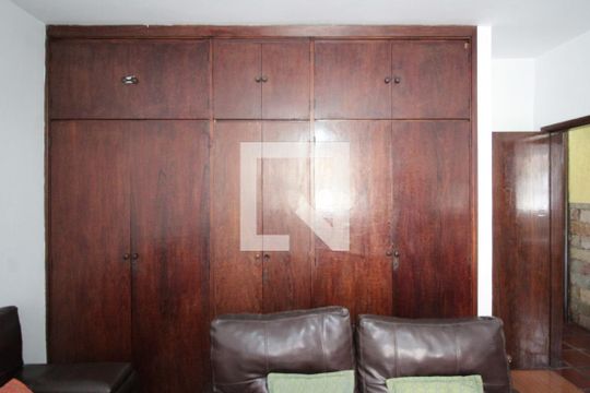 Sala de TV de casa à venda com 4 quartos, 360m² em São João Batista (venda Nova), Belo Horizonte