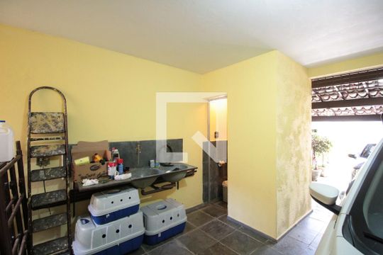 Garagem de casa à venda com 4 quartos, 360m² em São João Batista (venda Nova), Belo Horizonte