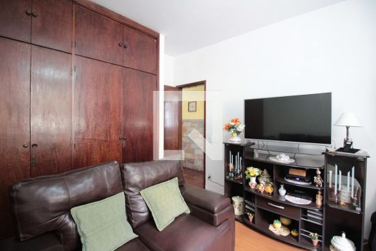 Sala de TV de casa à venda com 4 quartos, 360m² em São João Batista (venda Nova), Belo Horizonte