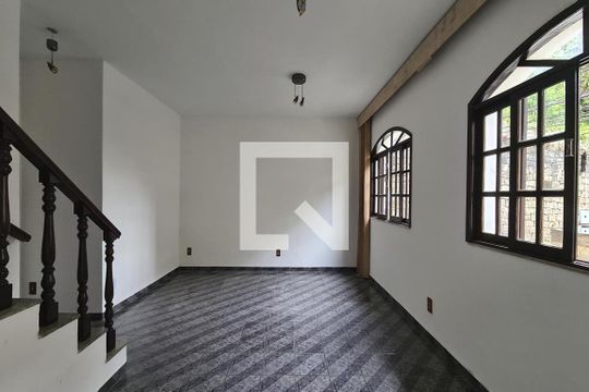 Sala de casa de condomínio à venda com 5 quartos, 300m² em Engenho Novo, Rio de Janeiro