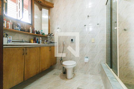 Banheiro da Suíte de casa de condomínio à venda com 3 quartos, 400m² em Anil, Rio de Janeiro