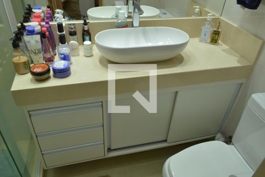 Banheiro de apartamento à venda com 3 quartos, 50m² em Taquara, Rio de Janeiro