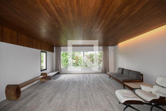 Casa à venda com 4 quartos, 625m² em Jardim Leonor, São Paulo