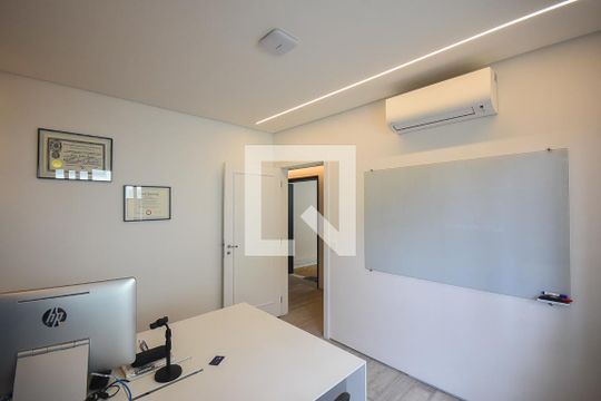 Escritório de casa à venda com 4 quartos, 625m² em Jardim Leonor, São Paulo