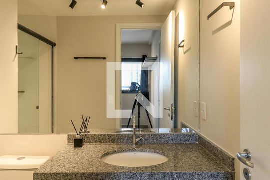 Banheiro da Suíte de apartamento para alugar com 1 quarto, 30m² em Campo Belo, São Paulo
