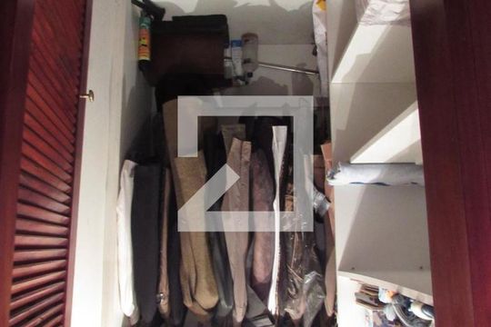 Closet de casa à venda com 4 quartos, 630m² em Rolinópolis, São Paulo
