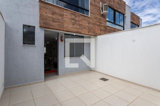 Garagem de casa à venda com 3 quartos, 103m² em Santa Rosa, Belo Horizonte