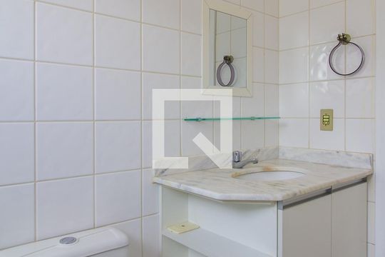 Banheiro de apartamento à venda com 2 quartos, 70m² em Parque Eloy Chaves, Jundiaí