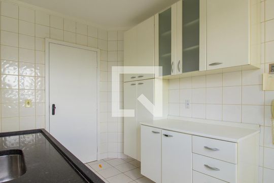 Cozinha de apartamento à venda com 2 quartos, 70m² em Parque Eloy Chaves, Jundiaí