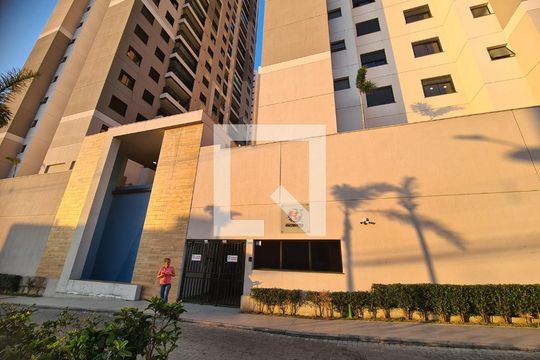Fachada de apartamento para alugar com 2 quartos, 56m² em Padroeira, Osasco
