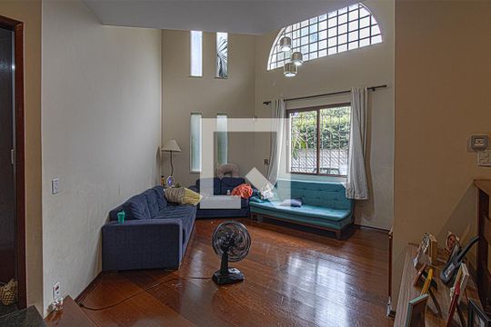 Casa à venda com 4 quartos, 350m² em Jardim da Saúde, São Paulo