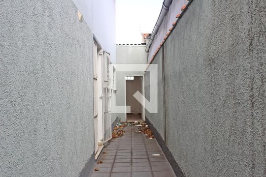 Corredor de casa para alugar com 4 quartos, 250m² em Vila Romana, São Paulo